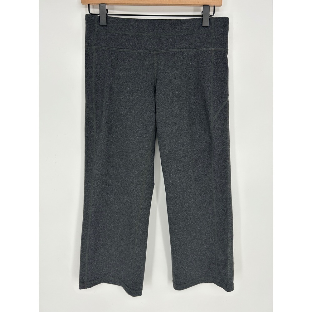 Athleta Kickbooty Gray Capri Flared Leggings Cropped Yoga 964032 Size Medium‎
